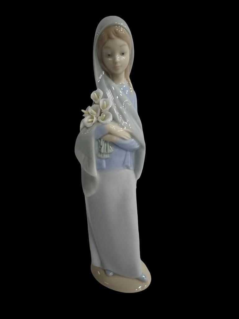 Lladro Porcelain Figurine Girl with Calla Lilies #4650 (1 of 6)