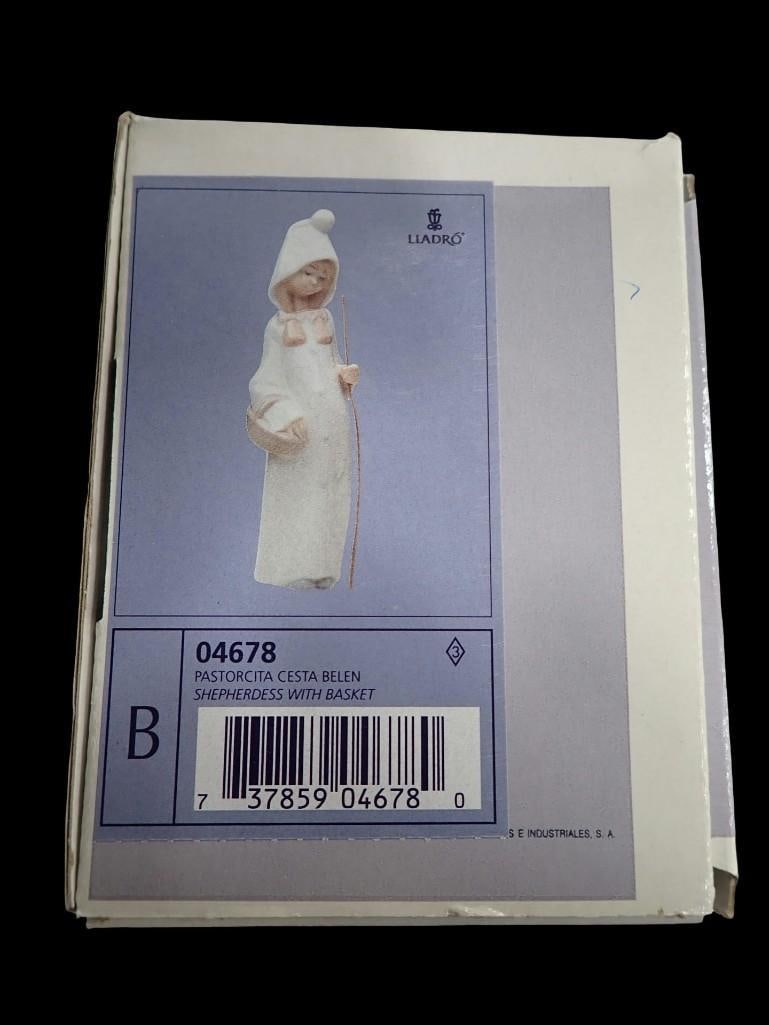 Lladro Porcelain Figurine Shepherdess with Basket #04678 (1 of 7)