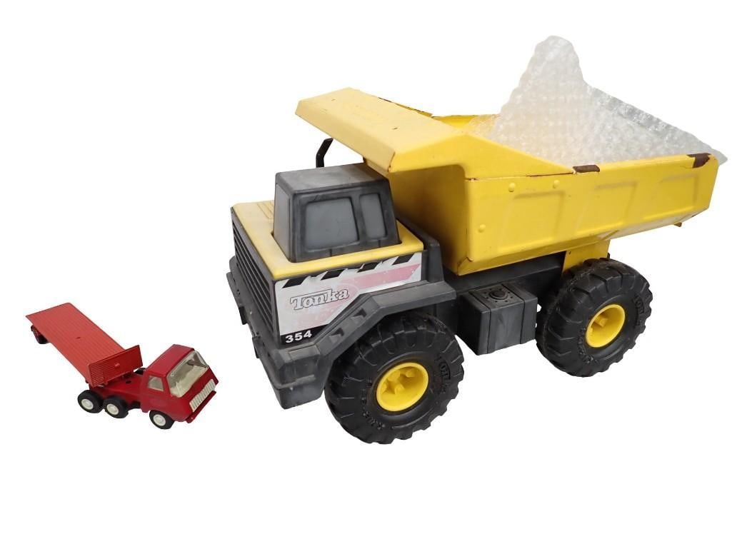 2 Tonka Trucks incl Vintage 1970s Tonka Pressed Steel Semi Tractor-Trailer and a Tonka Pressed Stee (1 of 12)