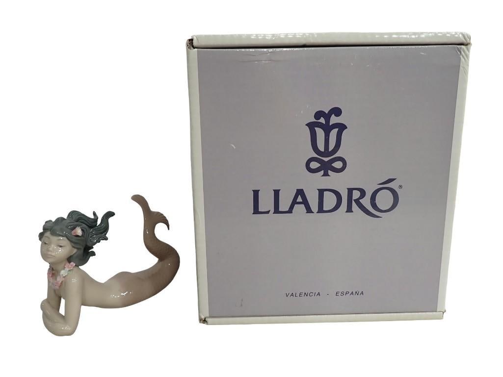 Lladro Porcelain Figurine Fantasy Mermaid 1414 with Box: Lladro Porcelain Figurine Fantasy Mermaid 1414 with Box All pictures are considered part of the description and should be examined carefully by bidders. Live Auctioneers is now offering Live Shipping 