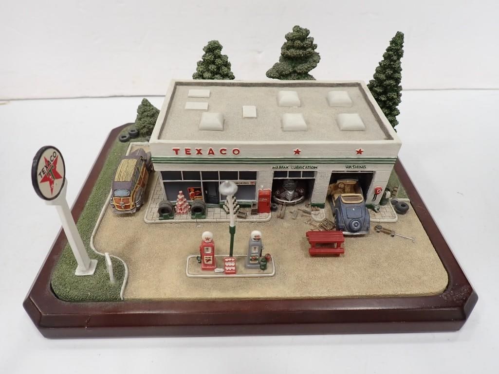 Danbury Mint Texaco Gas Station Model (1 of 10)