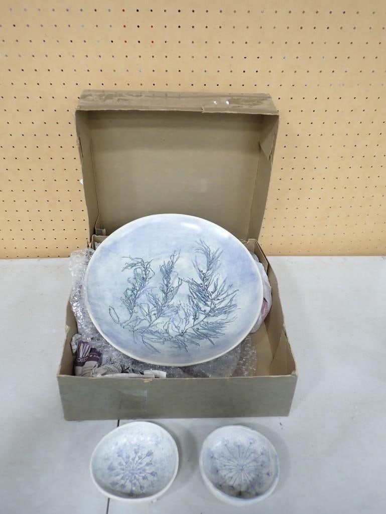 Ceramic Pottery Art Plate with Plant Impression - Signed, and two smaller Salt Marsh Pottery plates: Ceramic Pottery Art Plate with Plant Impression - Signed, and two smaller Salt Marsh Pottery plates All pictures are considered part of the description and should be examined carefully by bidders. Liv