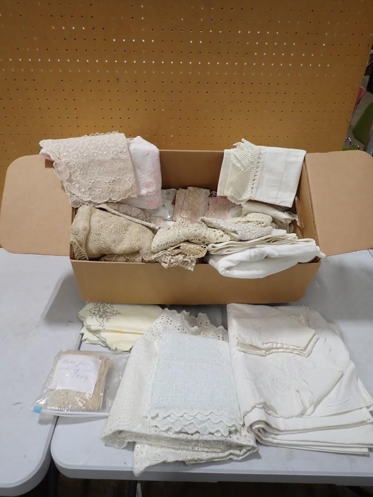 Large Lot of assorted Vintage or Antique Linen (1 of 13)
