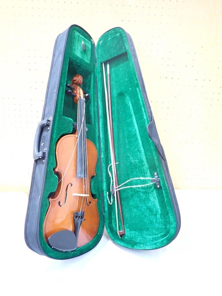 Cremona Violin with Case and Bow (1 of 11)