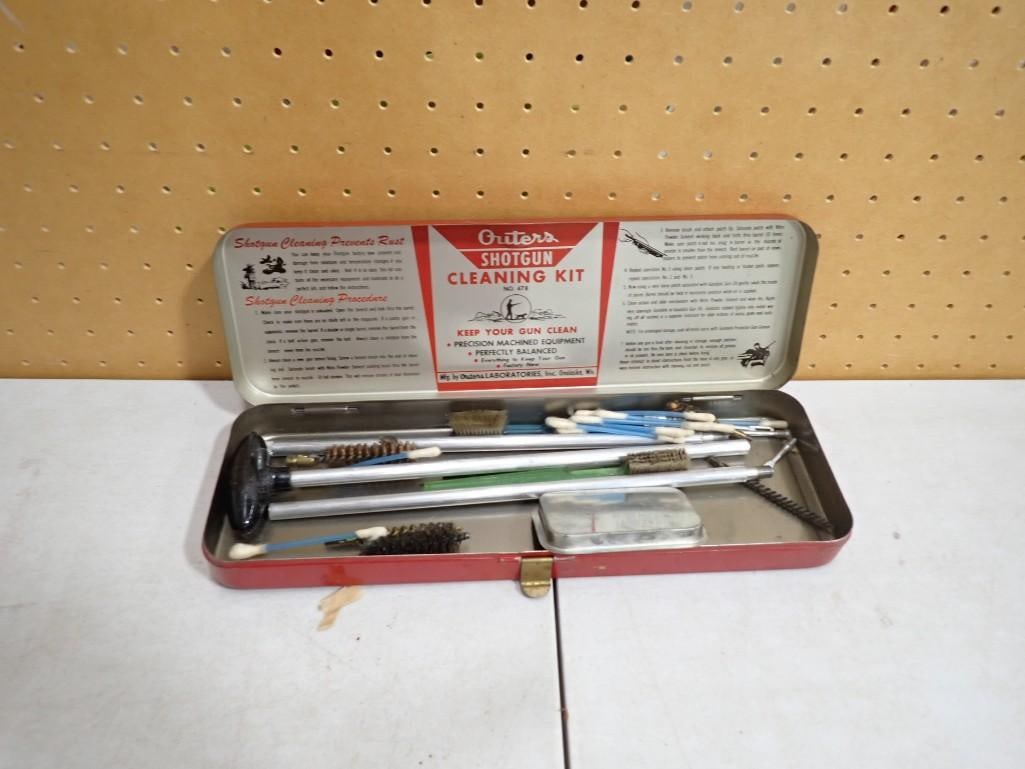 Vintage Outers Shotgun Cleaning Kit in a Metal Tin: Vintage Outers Shotgun Cleaning Kit in a Metal Tin Condition: includes everything that you see in the pictures. Unchecked for completeness All pictures are considered part of the des