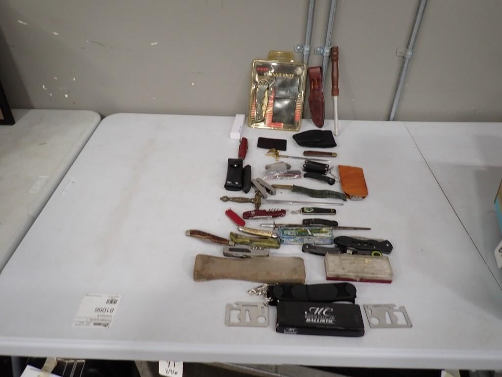 Knife / Tool Lot etc. Including Hunting, Pocket, Folding, Multitools, etc.: Knife / Tool Lot etc. Including Hunting, Pocket, Folding, Multi tools, etc. All pictures are considered part of the description and should be examined carefully by bidders. Live Auctioneers is now off