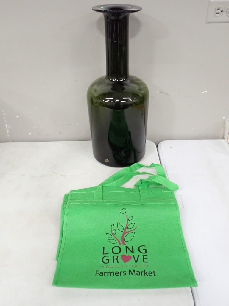 Large Green Glass Gulv Vase with a Long Grove Farmer's Market bag: Large Green Glass Gulv Vase with a Long Grove Farmer's Market bag All pictures are considered part of the description and should be examined carefully by bidders. Live Auctioneers is now offering 