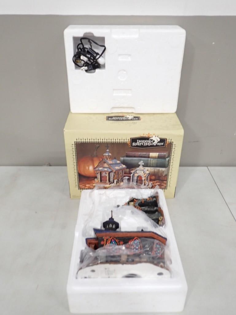 Department 56 Legends of Sleepy Hollow-ween Sleepy Hollow Church Ceramic Set with Original Box: Department 56 Legends of Sleepy Hollow-ween Sleepy Hollow Church Ceramic Set with Original Box All pictures are considered part of the description and should be examined carefully by bidders. Live Auc