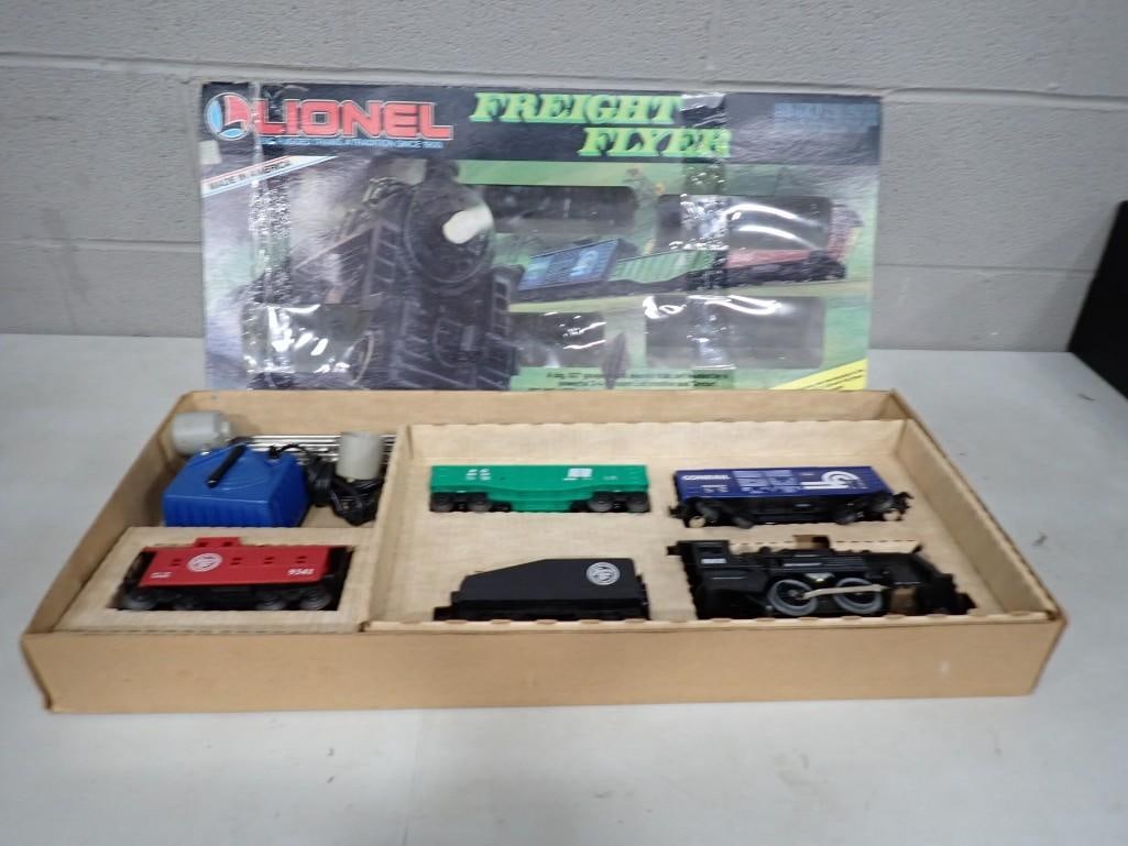 Lionel Freight Flyer Model Train Set - Comes with everything as shown (1 of 14)