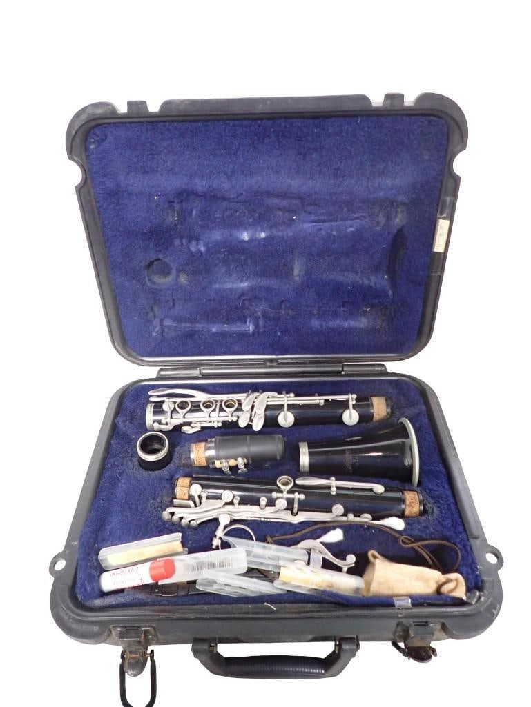 Selmer Clarinet with Case (1 of 6)