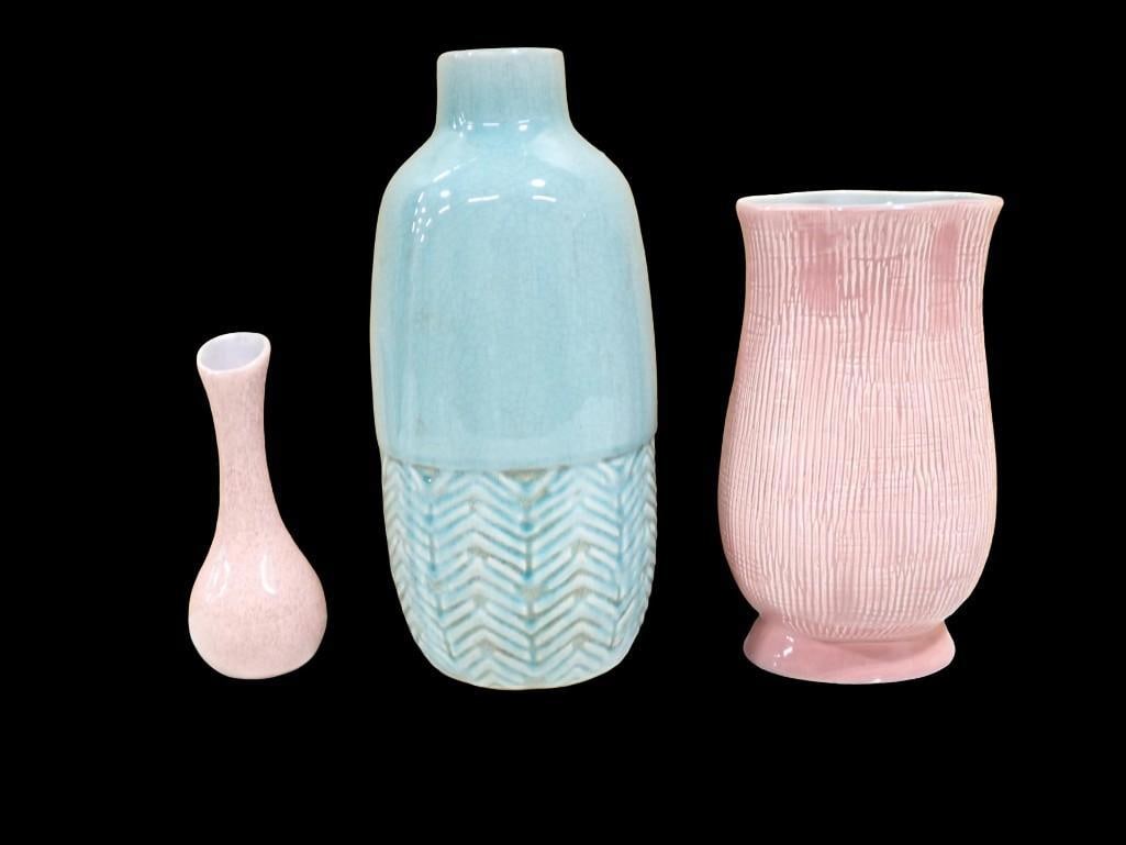 3 Redwing Pottery Vases: 3 Redwing Pottery Vases All pictures are considered part of the description and should be examined carefully by bidders. Live Auctioneers is now offering Live Shipping through them. This is an optiona