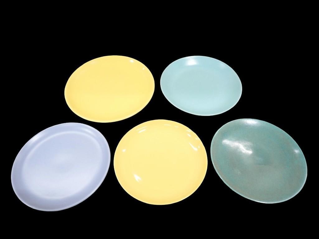 Pottery Plate Lot including Jung Germany, Metlox Calif, Santa Anita, etc.: Pottery Plate Lot including Jung Germany, Metlox Calif, Santa Anita, etc. All pictures are considered part of the description and should be examined carefully by bidders. Live Auctioneers is now offer