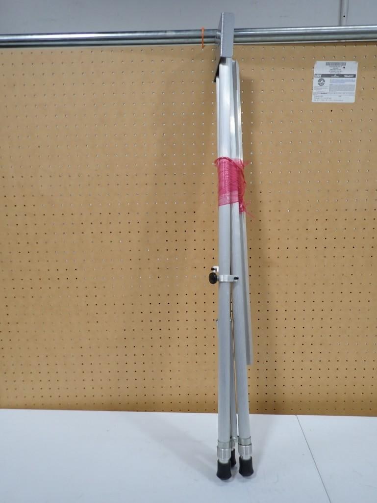 Quartet Heavy Duty Telescoping Tripod Display Easel: Quartet Heavy Duty Telescoping Tripod Display Easel All pictures are considered part of the description and should be examined carefully by bidders. Live Auctioneers is now offering Live Shipping thro