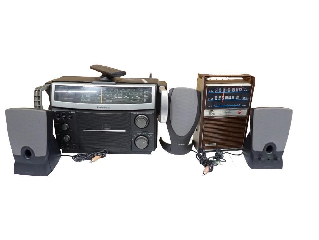 Vintage Radio Shack multi Band Radio and Direction AM/FM Solid State Transistor Radio (1 of 14)