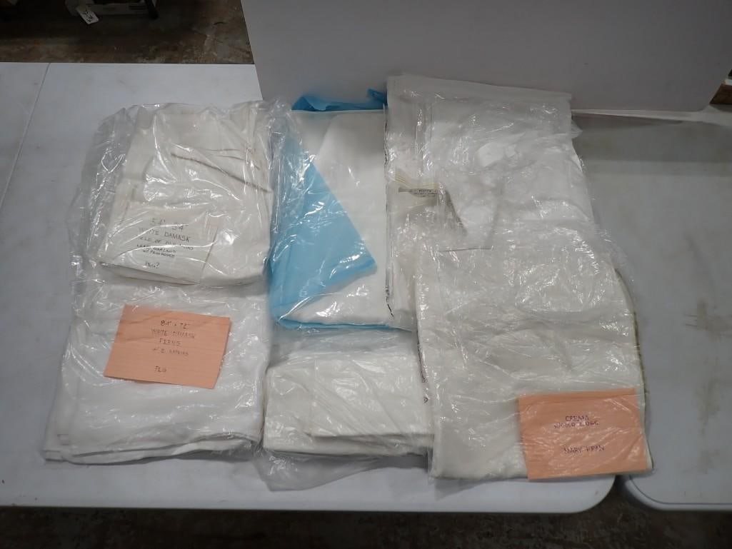 Vintage Linen Lot including Damask Ferns Napkins, etc (1 of 11)