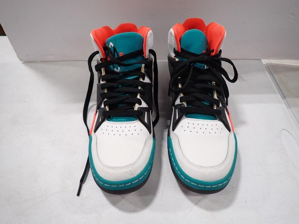 Adidas Mutombo TR Block Basketball Shoes Size US 11: Adidas Mutombo TR Block Basketball Shoes Size US 11 All pictures are considered part of the description and should be examined carefully by bidders. Live Auctioneers is now offering Live Shipping