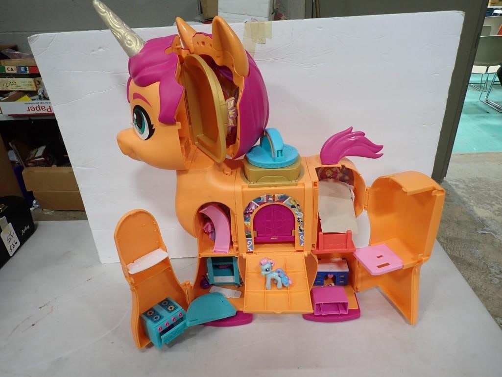 My Little Pony Sunny's Playset Reveal - comes with everything as shown (1 of 15)