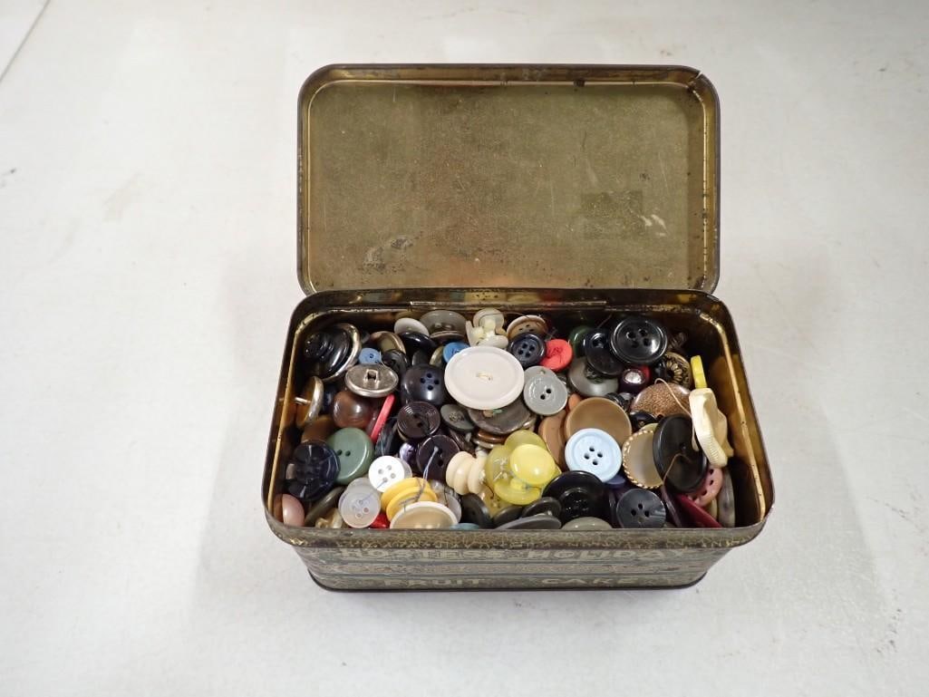 Vintage Tin Full of assorted Sewing Buttons (1 of 7)