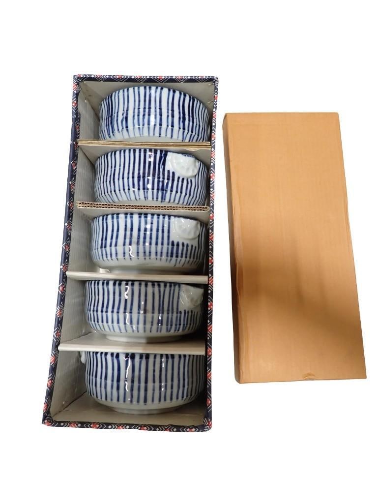 Set of Japanese Porcelain Bowls: Set of Japanese Porcelain Bowls All pictures are considered part of the description and should be examined carefully by bidders. Live Auctioneers is now offering Live Shipping through them. This is an