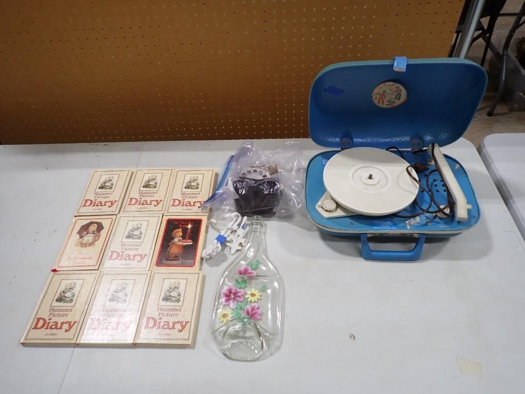 Collectibles incl Vintage Blue Portable Suitcase Record Player, View Master with Slides, Hummel Pict (1 of 11)