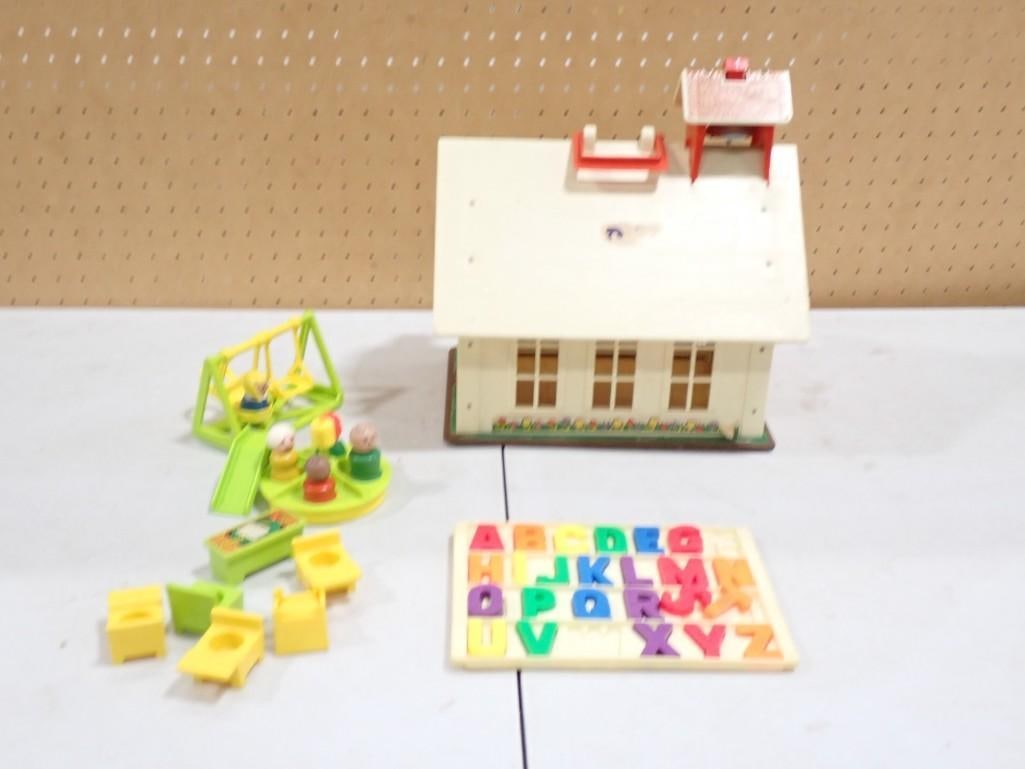 Vintage Fisher Price Little People Play Family School House with some Accessories and People: Vintage Fisher Price Little People Play Family School House with some Accessories and People All pictures are considered part of the description and should be examined carefully by bidders. Live Aucti