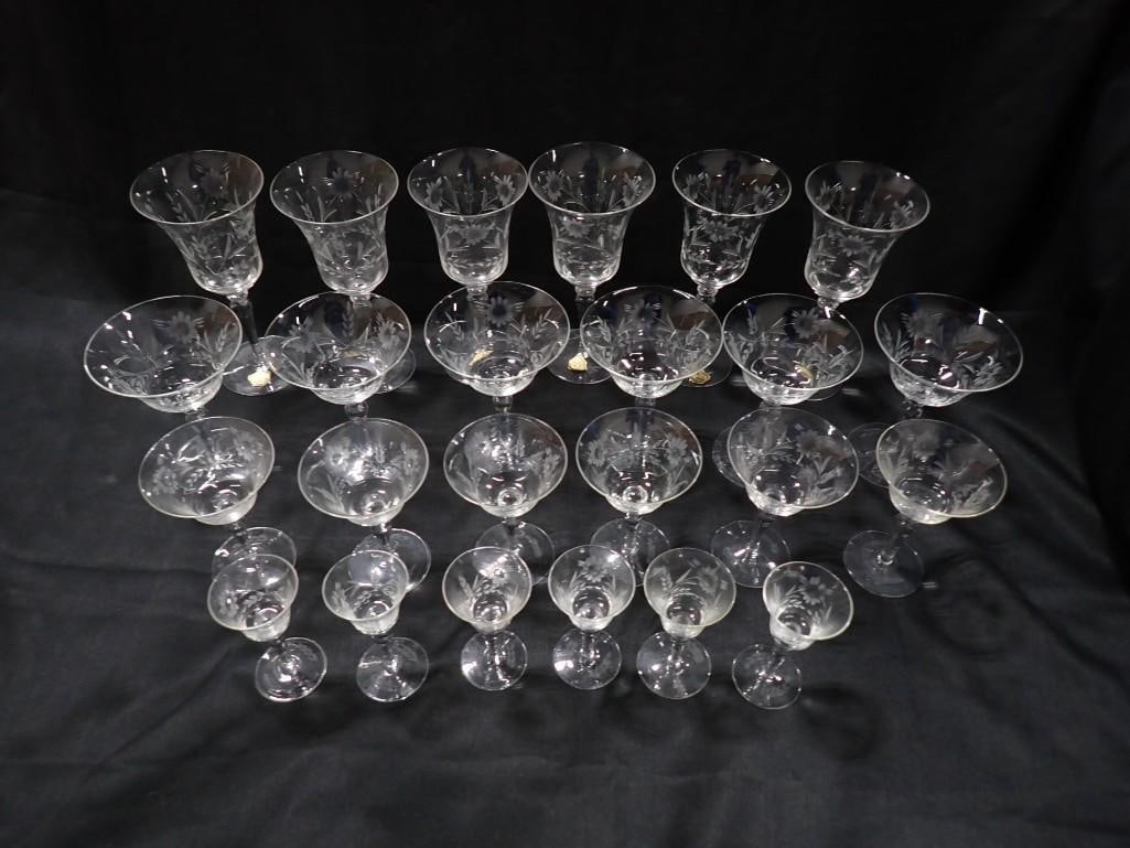 Vintage Arcadia Crystal Stemware: Vintage Arcadia Crystal Stemware. Includes everything that you see in the pictures All pictures are considered part of the description and should be examined carefully by bidders. Live