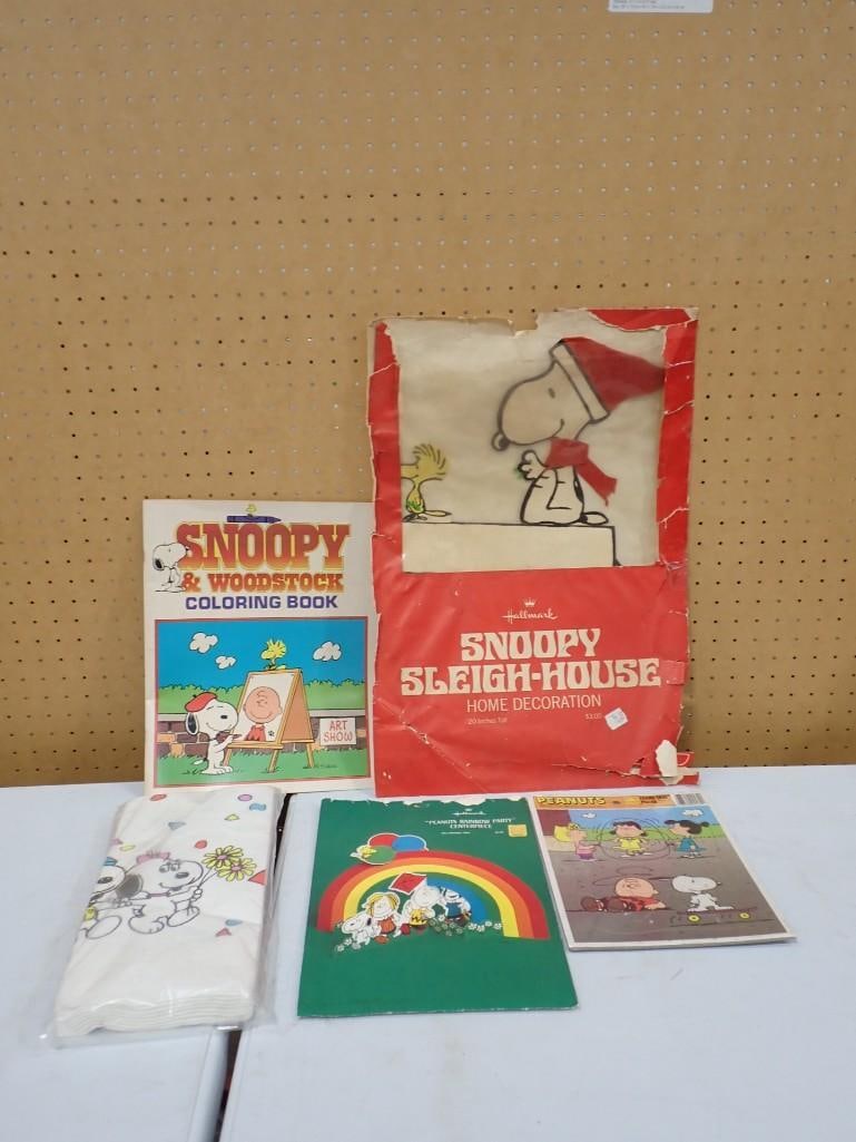Vintage Peanuts / Snoopy Lot including Coloring Book, Jigsaw Puzzle, Hallmark Centerpiece, Decor, (1 of 5)