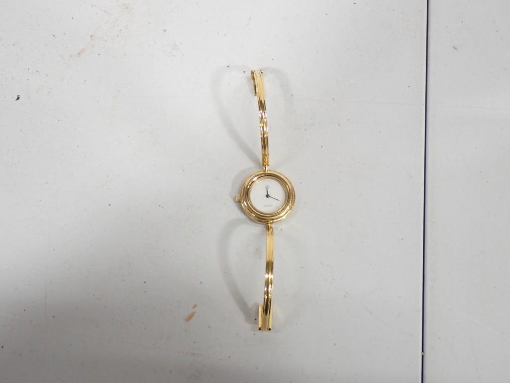 Vintage Gucci Watch: Vintage Gucci Watch All pictures are considered part of the description and should be examined carefully by bidders. Live Auctioneers is now offering Live Shipping through them. This is an optional pa