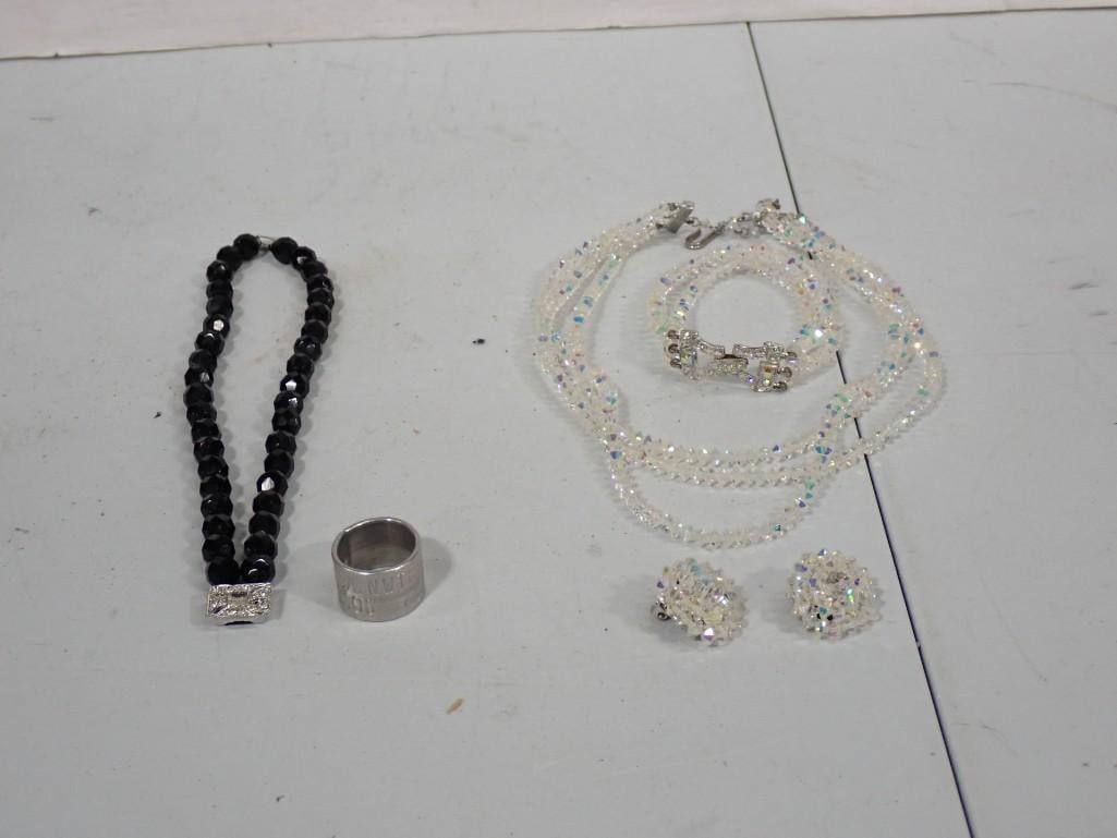 Lot of assorted Costume Jewelry, etc.: Lot of assorted Costume Jewelry, etc. All pictures are considered part of the description and should be examined carefully by bidders. Live Auctioneers is now offering Live Shipping through them. This