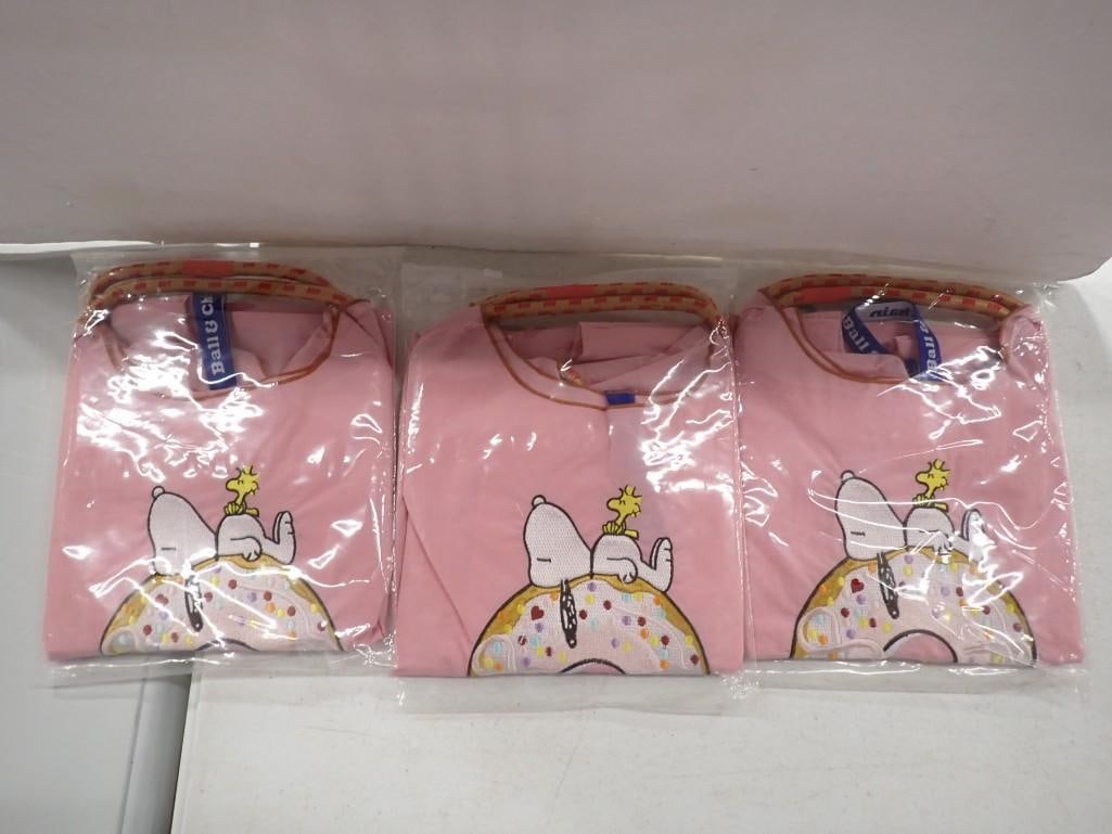 3 New Peanuts / Snoopy on a Donut bags: 3 New Peanuts / Snoopy on a Donut bags All pictures are considered part of the description and should be examined carefully by bidders. Live Auctioneers is now offering Live Shipping through them. Thi