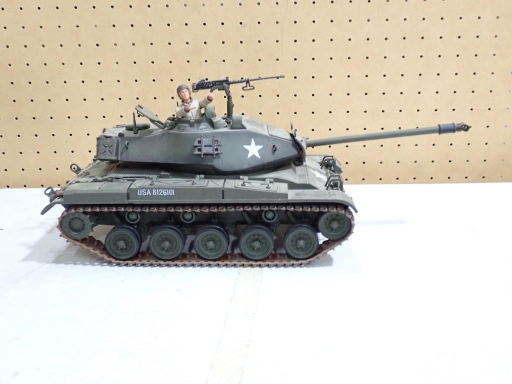21st Century Toys Military M41 Walker Bulldog 1:18 Scale Tank (1 of 7)