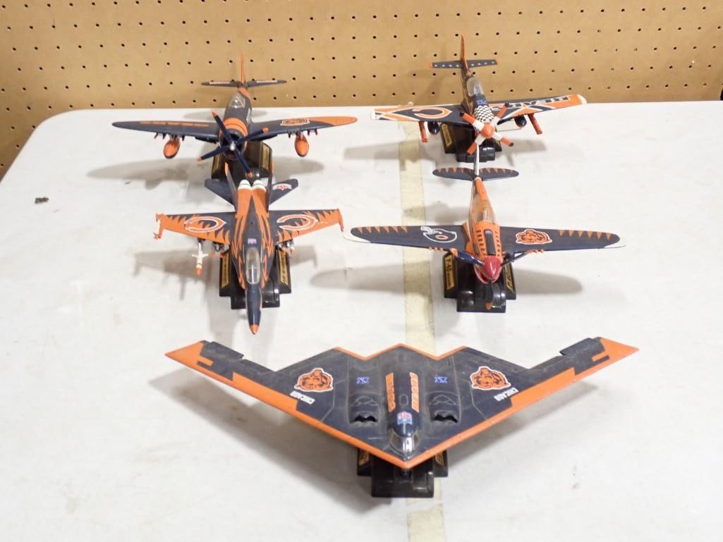 Fleer Collectibles Chicago Bears Die-Cast Airplanes including B-2 Stealth Bomber, P-40 Warhawk (1 of 8)