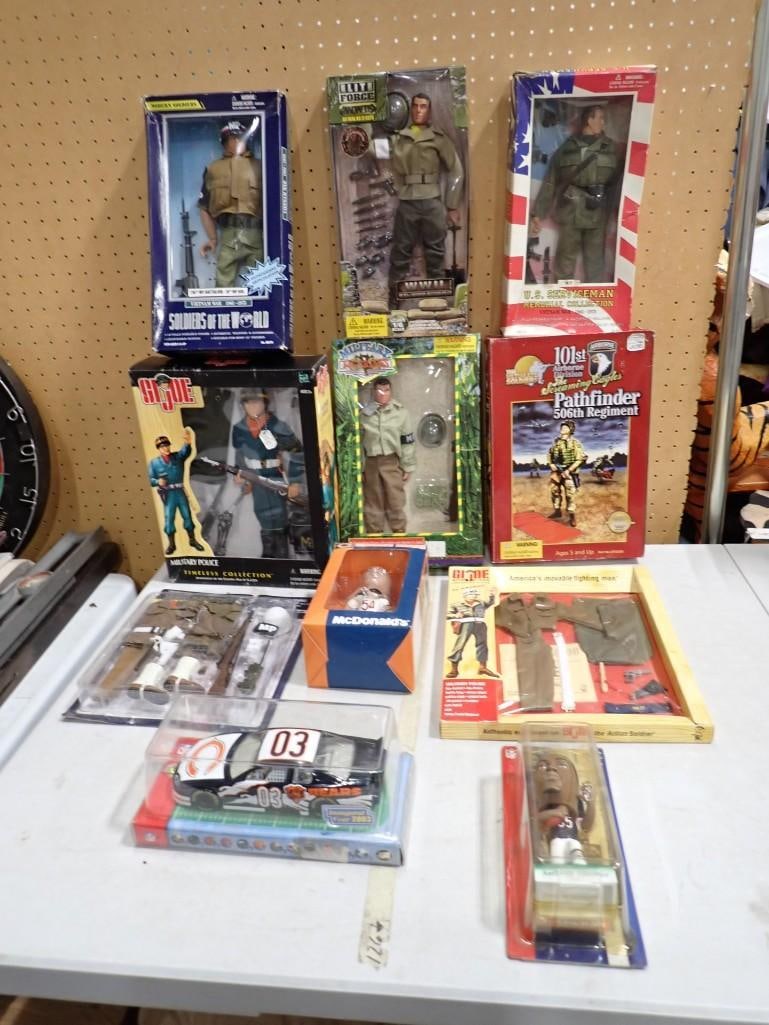 New in Package GI Joe, Elite Force, Soldiers of the World, US Serviceman, Clothes Accessories, etc (1 of 7)