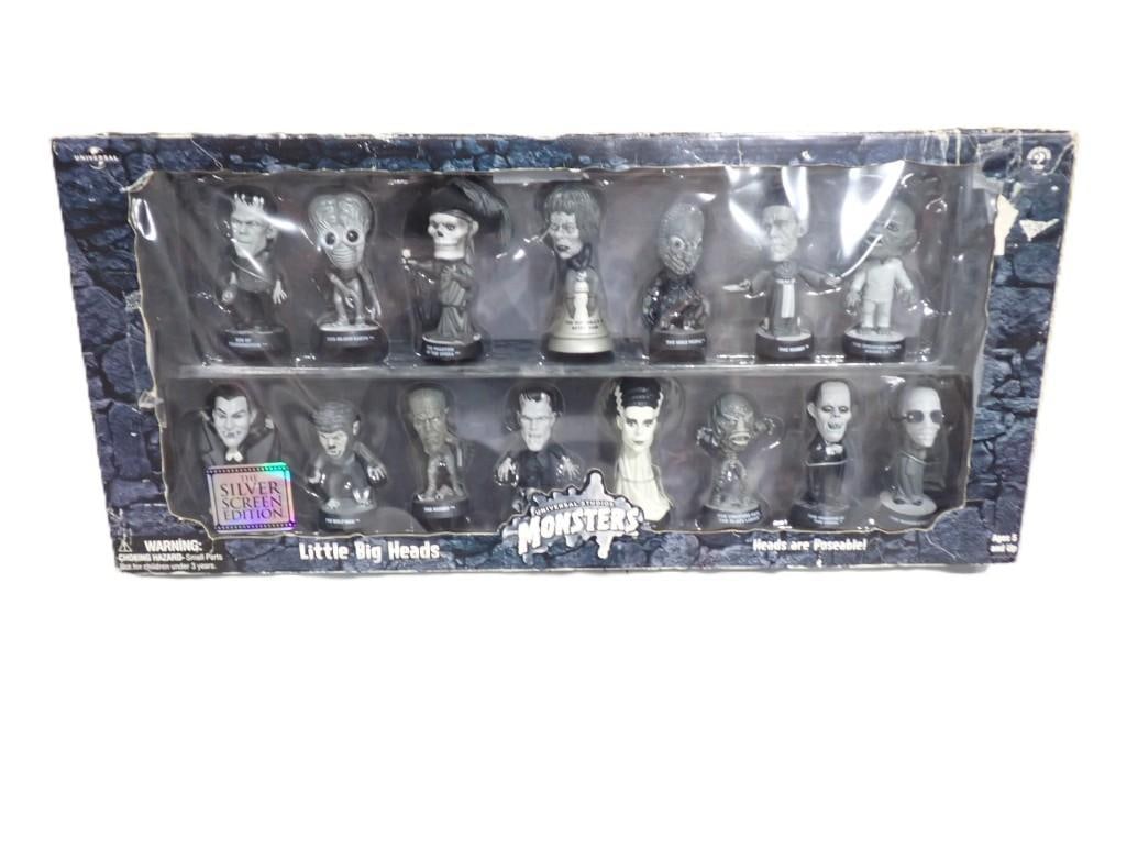 Universal Studios Monsters - Little Big Heads 2000 Slideshow Toy Silver Screen Edition (1 of 10)