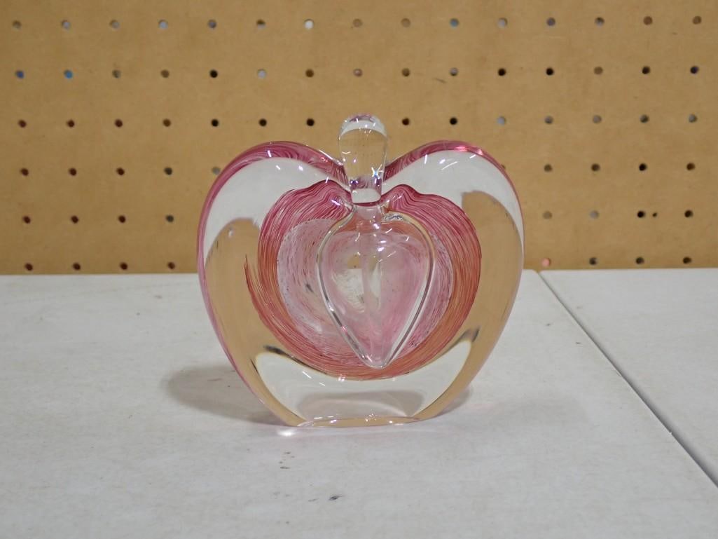 Vintage Michael Nourot Style Hand blown Art Glass Perfume Bottle or Bud Vase: Vintage Michael Nourot Style Hand blown Art Glass Perfume Bottle or Bud Vase All pictures are considered part of the description and should be examined carefully by bidders. Live Auctioneers is now of