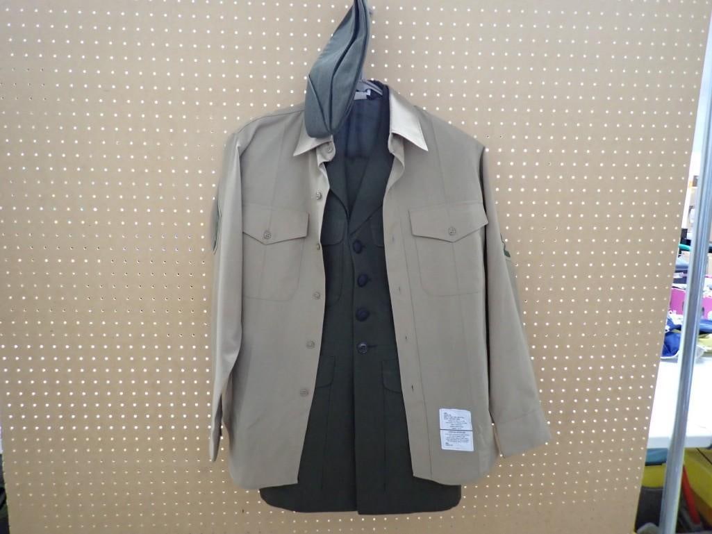 USMC Marine Corps Uniform: USMC Marine Corps Uniform All pictures are considered part of the description and should be examined carefully by bidders. Live Auctioneers is now offering Live Shipping through them. This is an optio