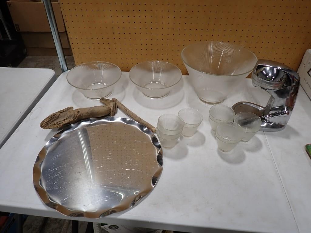 Juicer, Ribbed Punch Bowl, 2 Smaller Ribbed Bowls, Wood Tray, Wood Sticks: Juice King Juicer, Ribbed Punch Bowl with 11 Punch Cups, 2 Smaller Ribbed Bowls, Wood Tray, Wood Sticks All pictures are considered part of the description and should be examined carefully by bidders.