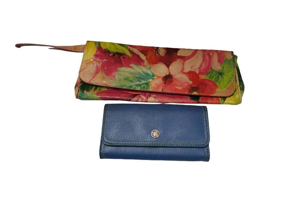 2 Purses incl Maurizio Taiuti Leather Italian and a Tommy Hilfiger Change Purse: 2 Purses incl Maurizio Taiuti Leather Italian and a Tommy Hilfiger Change Purse All pictures are considered part of the description and should be examined carefully by bidders. Live Auctioneers is now