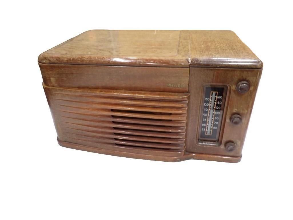 Vintage Philco Radio Phonograph Model 46-1203: Vintage Philco Radio Phonograph Model 46-1203 Condition: radio turns on, phonograph needs work/repairs All pictures are considered part of the description and should be examined carefully 