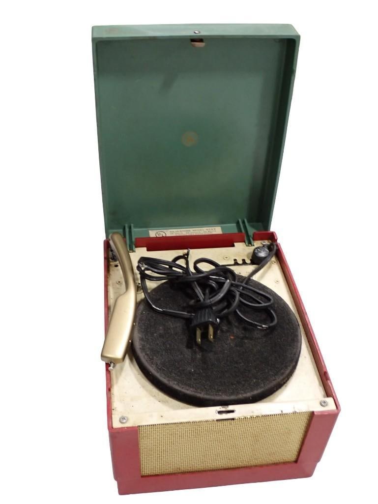Silvertone Phonograph Model 4243 Portable Record Player (1 of 8)