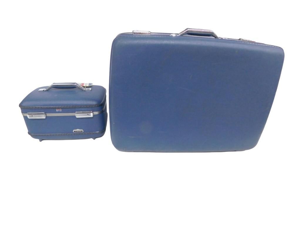 Vintage 3 Piece American Tourister Tiara Blue Luggage Suitcases: Vintage 3 Piece American Tourister Tiara Blue Luggage Suitcases All pictures are considered part of the description and should be examined carefully by bidders. Live Auctioneers is now offering Live S