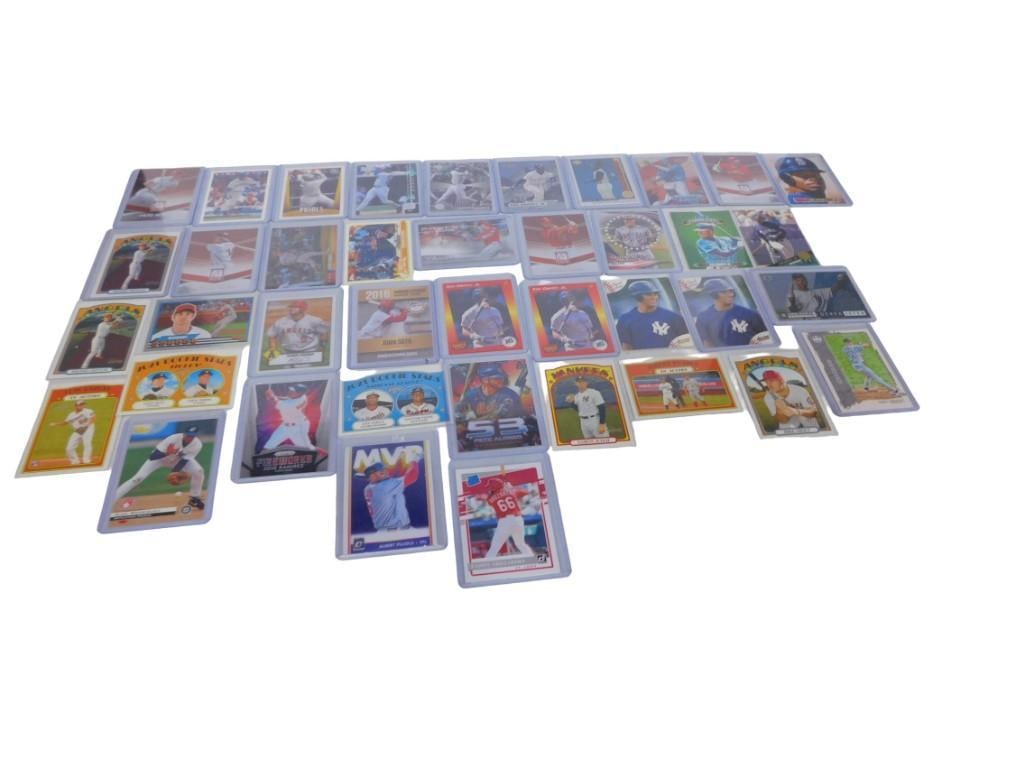 Lot of assorted Baseball Cards in Sleeves including Stars: Lot of assorted Baseball Cards in Sleeves including Stars All pictures are considered part of the description and should be examined carefully by bidders. Live Auctioneers is now offering Live Shippin