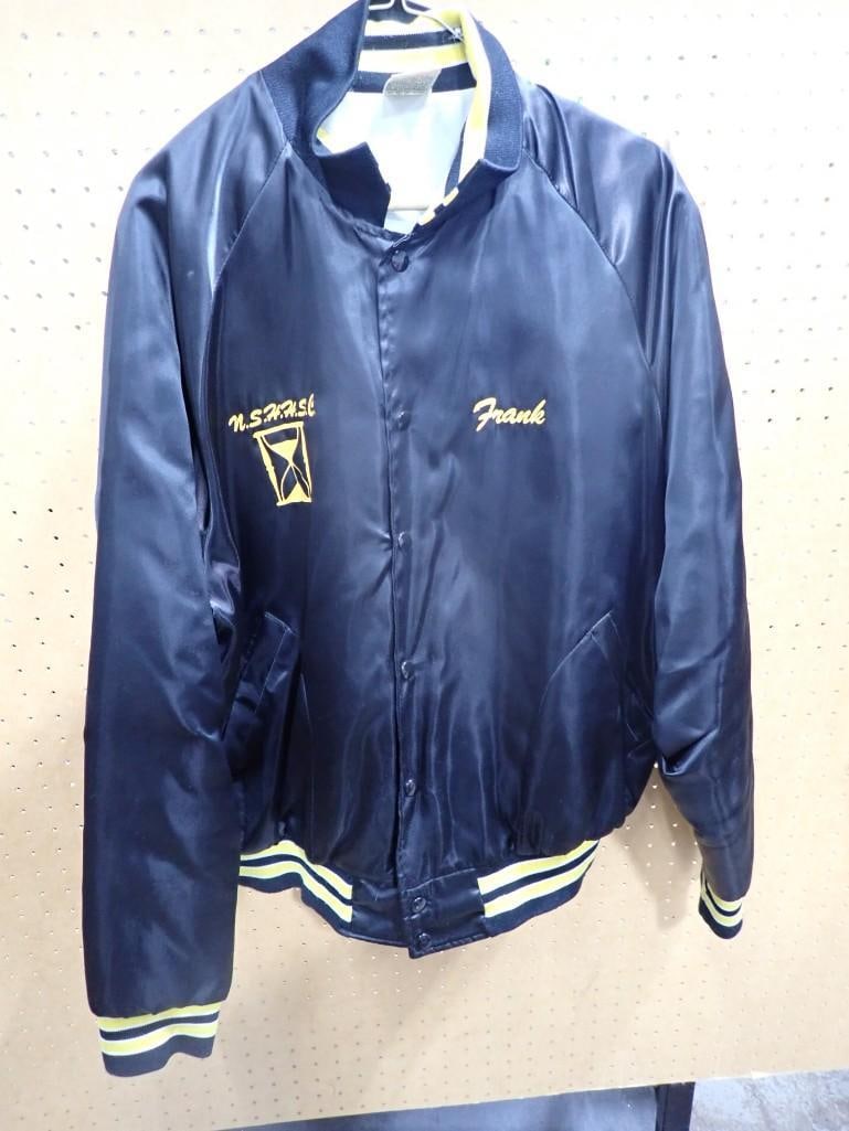 Northside Happy Hour Social Club Kenosha, Wis Frank Jacket Size X-Large: Northside Happy Hour Social Club Kenosha, Wis Frank Jacket Size X-Large All pictures are considered part of the description and should be examined carefully by bidders. Live Auctioneers is now