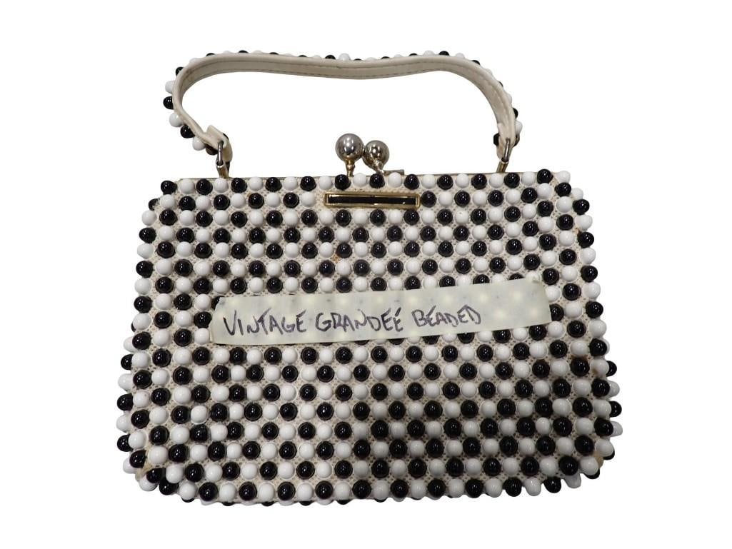 Vintage Grandee Beaded Purse: Vintage Grandee Beaded Purse All pictures are considered part of the description and should be examined carefully by bidders. Live Auctioneers is now offering Live Shipping through them. This is an op
