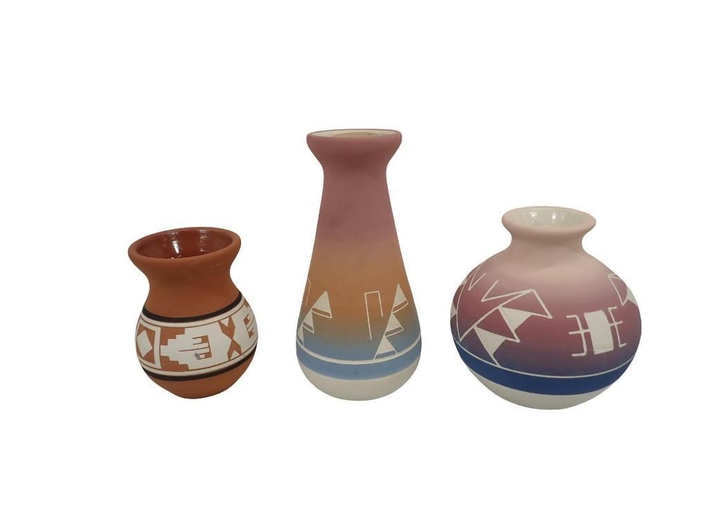 Lot of Native American Sioux Style Pottery Vases (1 of 15)