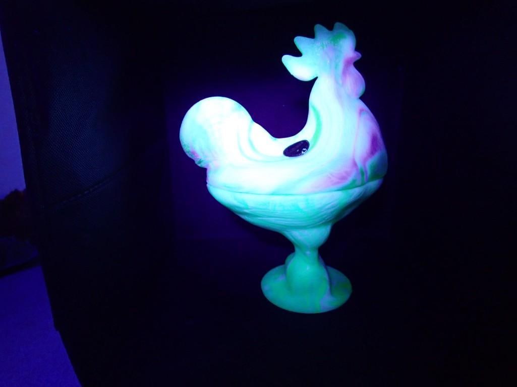 Kanawha Slag Glass Chicken Green and White Uranium Glass with Strong UV Glow: Kanawha Slag Glass Chicken Green and White Uranium Glass with Strong UV Glow All pictures are considered part of the description and should be examined carefully by bidders. Live Auctioneers is now of