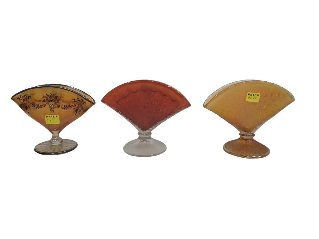 3 Asst Vintage Fan Vases: 3 Asst Vintage Fan Vases All pictures are considered part of the description and should be examined carefully by bidders. Live Auctioneers is now offering Live Shipping through them. This is an option