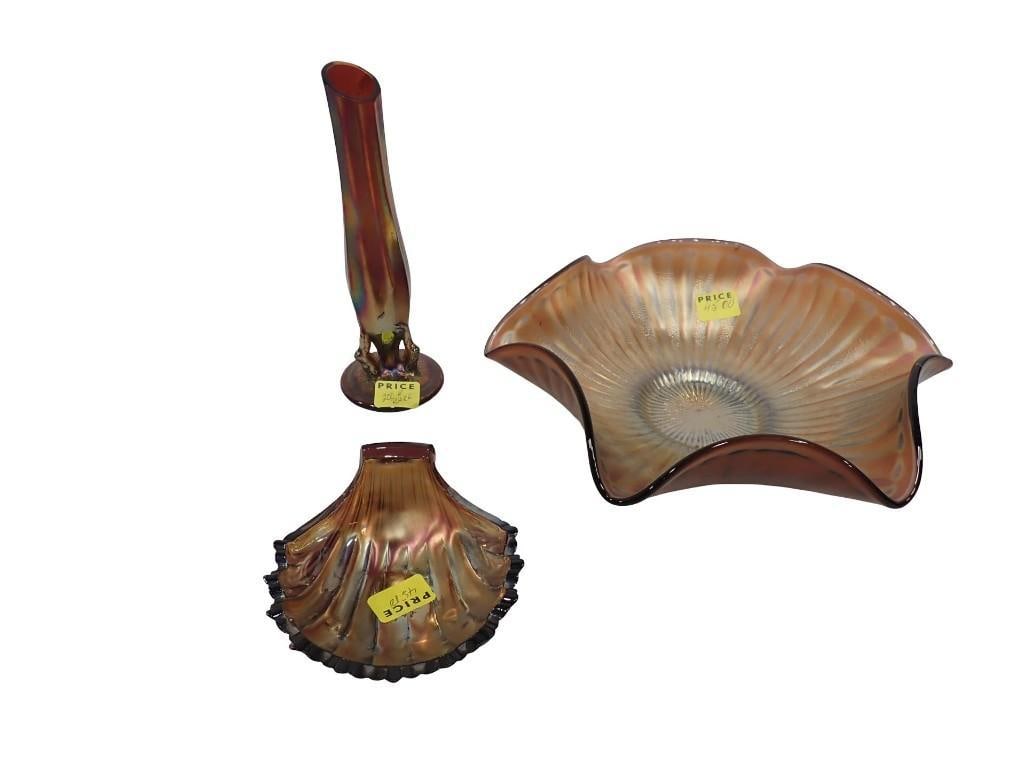 3 pc incl Carnival Glass Footed Bowl Stippled Ray, Shell Trinket Dish Westmoreland,: 3 pc incl Carnival Glass Footed Bowl Stippled Ray, Shell Trinket Dish Westmoreland, Fenton Bud Vase All pictures are considered part of the description and should be examined carefully by bidders. Liv