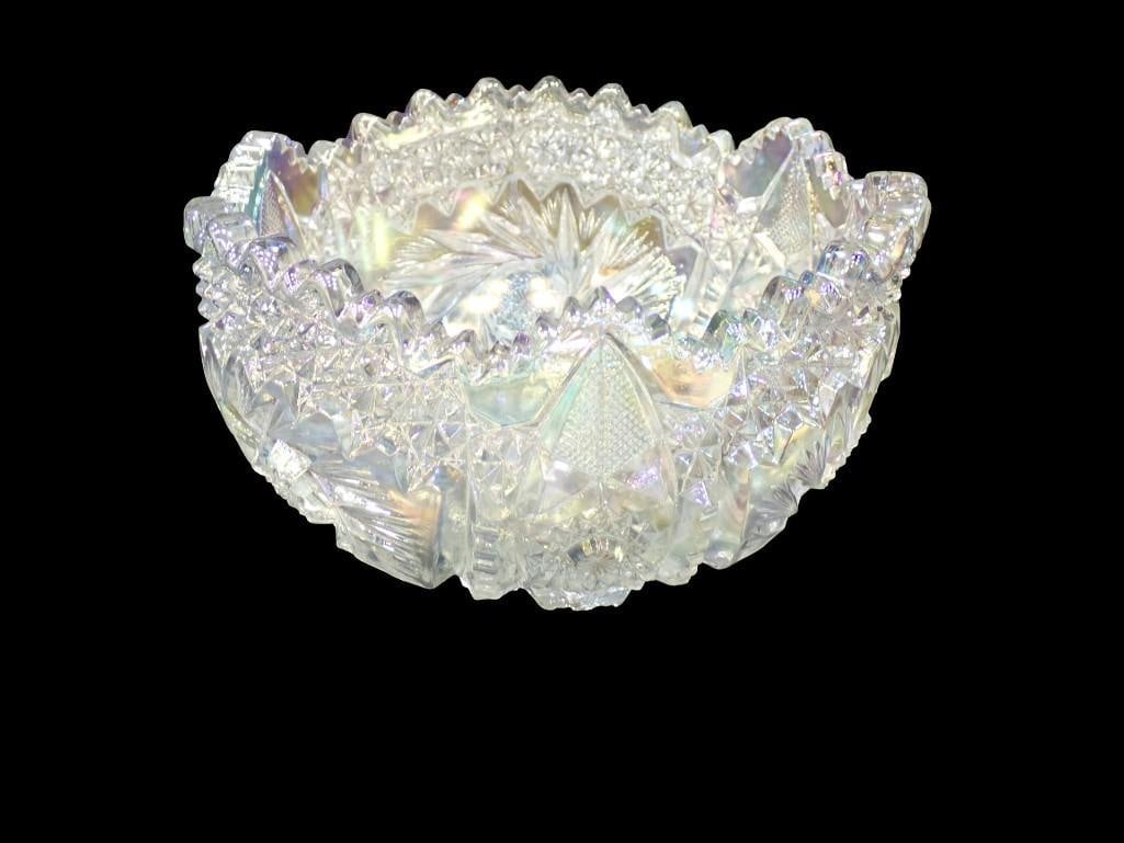 LE Smith Iridescent Bowl: LE Smith Iridescent Bowl All pictures are considered part of the description and should be examined carefully by bidders. Live Auctioneers is now offering Live Shipping through them. This is an option