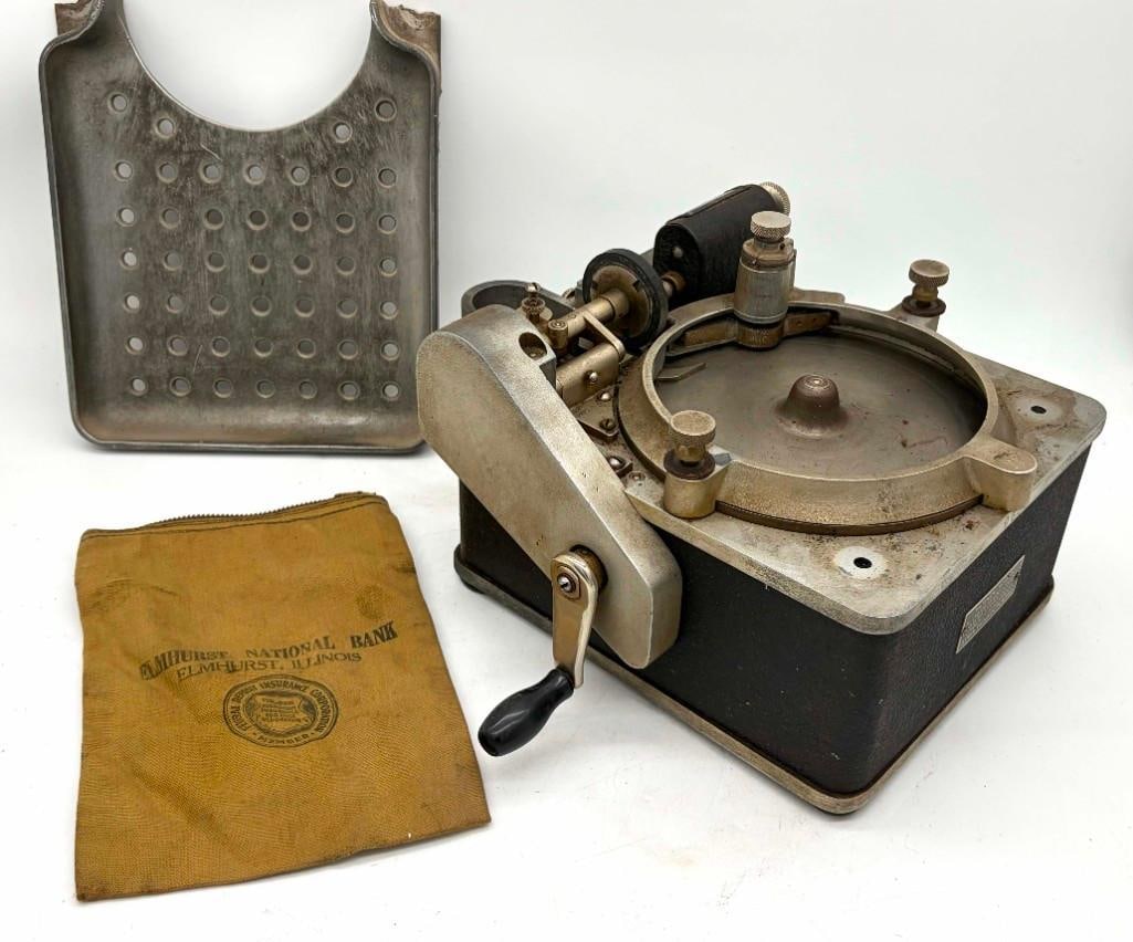 Vintage Hand Cranked Downey Johnson Coin Counter Sorter, Model 20-Ph: Vintage Hand Cranked Downey Johnson Coin Counter Sorter, Model 20-Ph. With Coin Bag, Tray Ends Broken Off, Works. . All Pictures Are Considered Part Of The Description And Should Be Examined Carefully